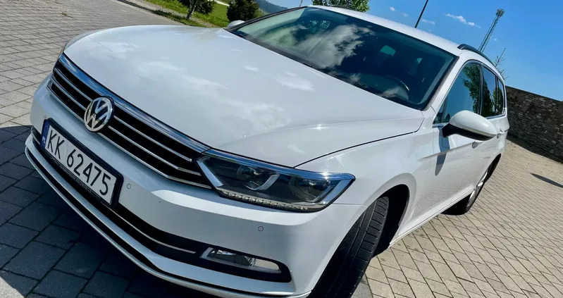 samochody osobowe Volkswagen Passat cena 34900 przebieg: 306000, rok produkcji 2016 z Nekla